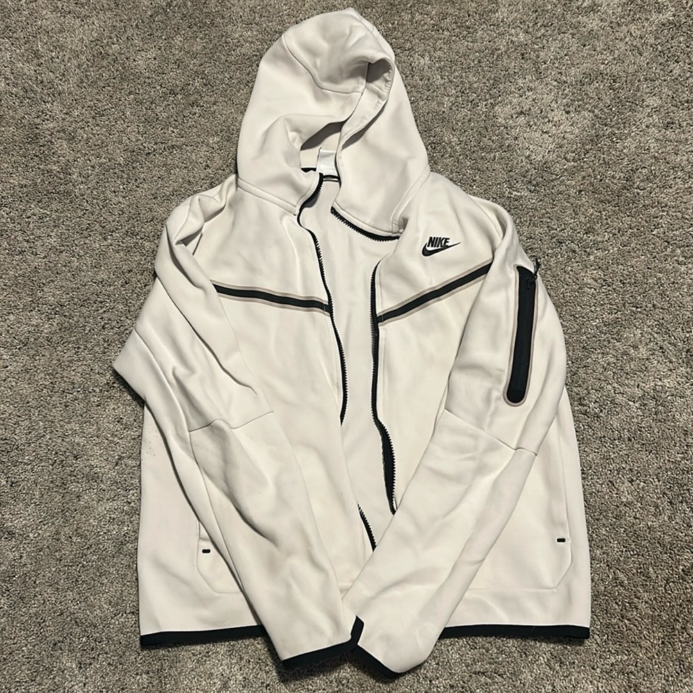 White Nike Tech